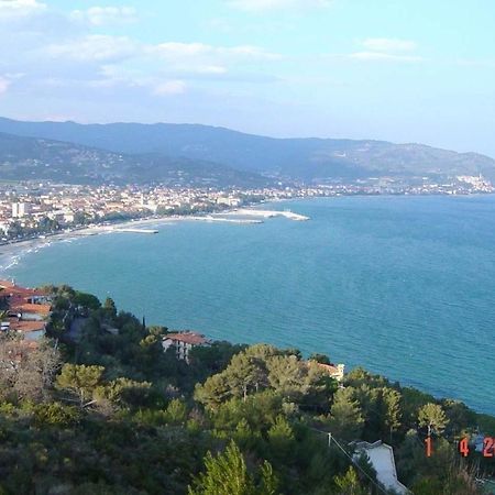 Ferienwohnung In Einer Privaten Villa Mit Meerblickterrasse, Auf Dem Huegel Des Capo Berta Diano Marina Kültér fotó