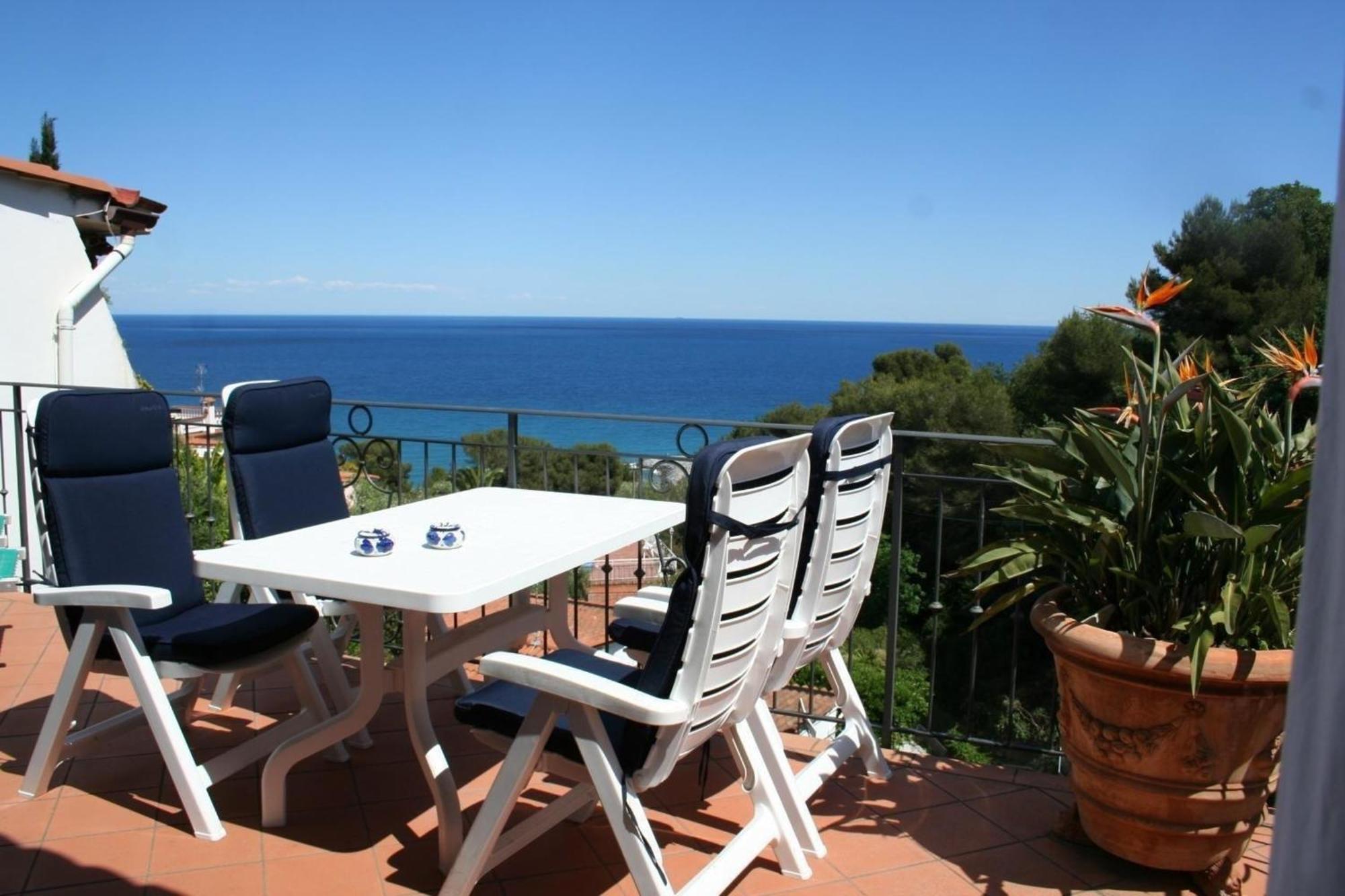 Ferienwohnung In Einer Privaten Villa Mit Meerblickterrasse, Auf Dem Huegel Des Capo Berta Diano Marina Kültér fotó